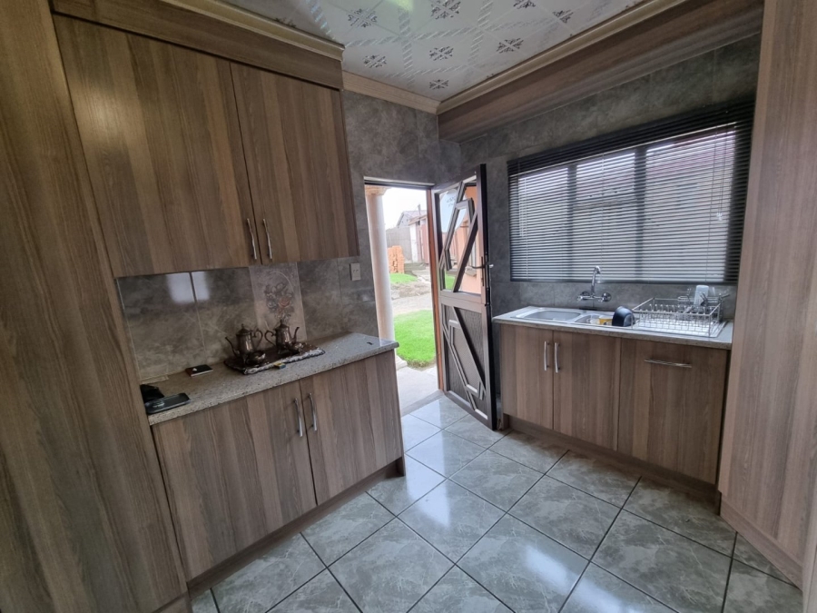 2 Bedroom Property for Sale in Thorisong Free State